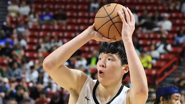 美记:开拓者不会轻易给杨瀚森单场10分钟以上的出场时间,他需要让自己的身体变得更强壮 美记:开拓者不会轻易给杨瀚森单场10分钟以上的出场时间,他需要让自己的身体变得更强壮