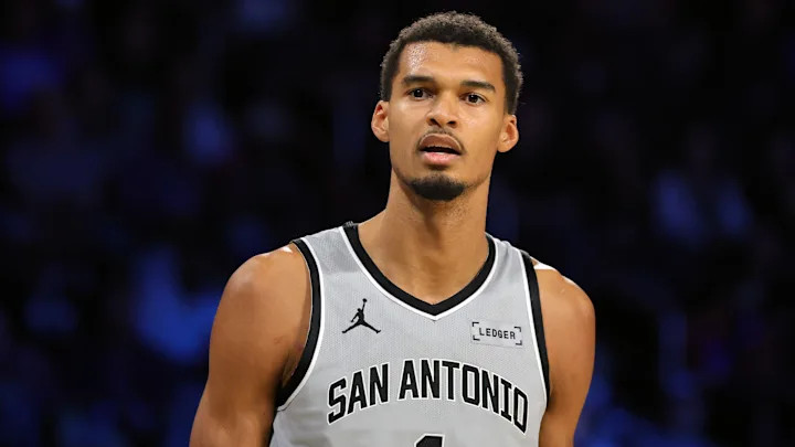 文班亚马的祖母不幸离世依旧坚持完赛！文班亚马：对不起，我今天失去了一位亲人