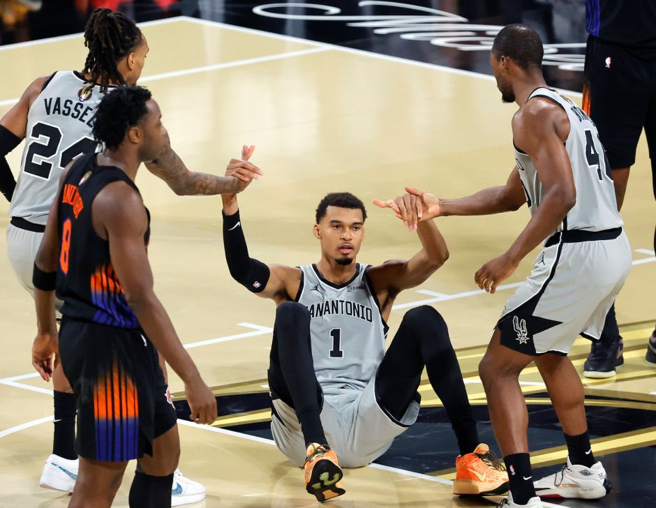 文班亚马拒与布伦森握手！被批还不如直接伤停 遭米罗抢爆软肋尽显