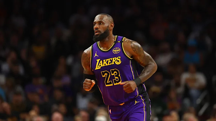 詹姆斯:球队的进攻方式需要变得更加多元化,不能只依靠单打或者频繁的挡拆战术 詹姆斯:球队的进攻方式需要变得更加多元化,不能只依靠单打或者频繁的挡拆战术