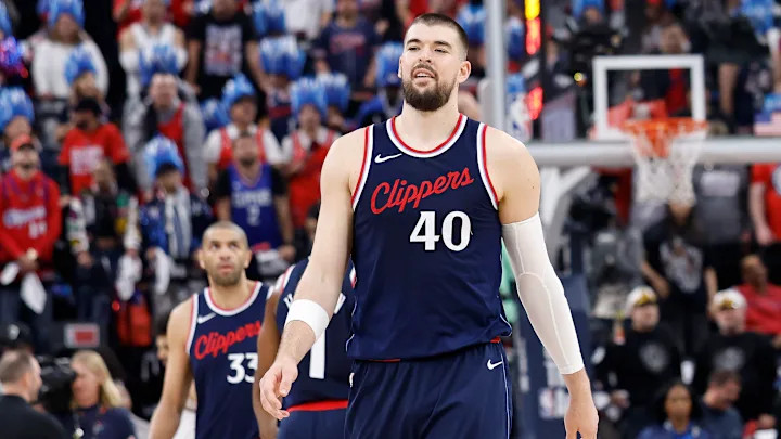 美记：步行者本赛季一直想引进一名实力强劲的中锋，已询价凯斯勒、加福德、祖巴茨