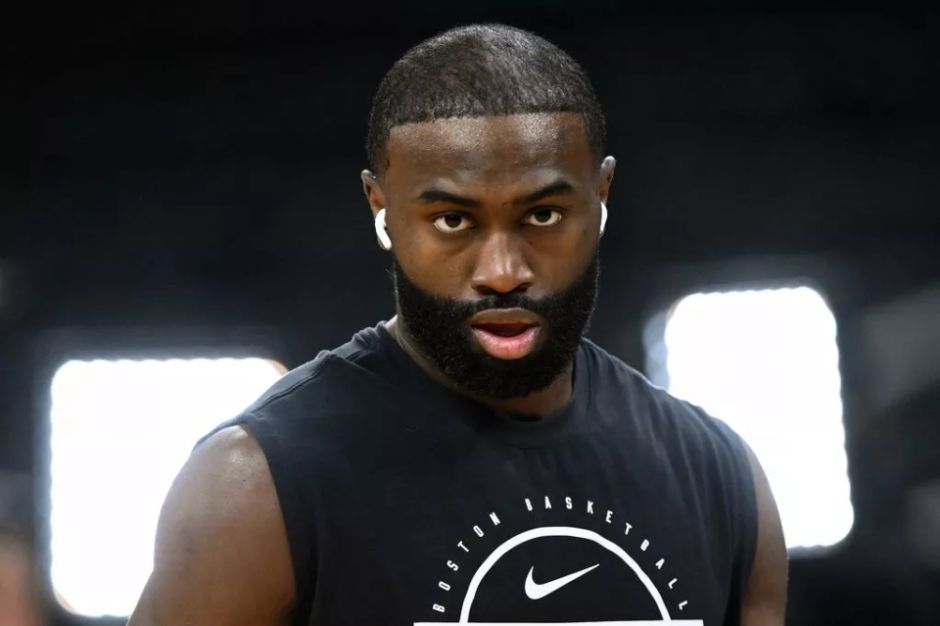 发际线粉蹭脏对手？布朗霸气回应：沾上冠军印记该给我寄张感谢卡