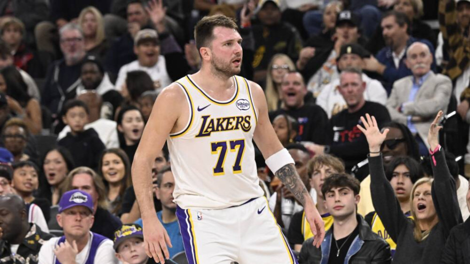 昨日洛城德比伤退！美记：东契奇昨日伤退是因为与博格丹的一次身体碰撞