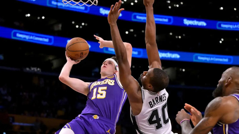 已经缺席三场比赛！美记：里夫斯在今日的常规训练结束后，主动留下来与助教展开了加练