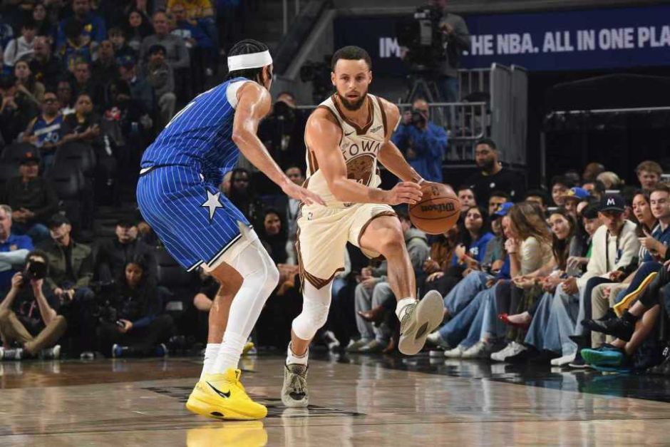 勇士3人20+大胜终重回5成胜率 库里26+6连70场命中三分+单节15分