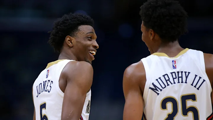 美记：鹈鹕并未主动将墨菲与赫伯特·琼斯摆上交易货架，如果湖人与勇士想得到必须拿出有诚意的报价