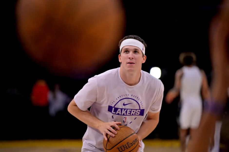 里夫斯谈小腿伤势：我只是上场打篮球，感觉很好