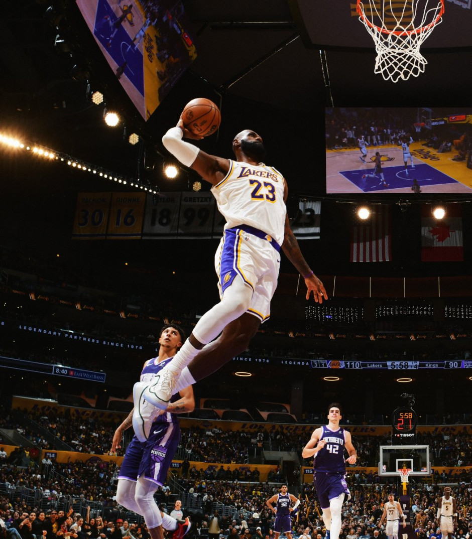 NBA高清直播在线直播：常规赛活塞vs湖人（12月31日）詹姆斯生日夜能否率队获胜？