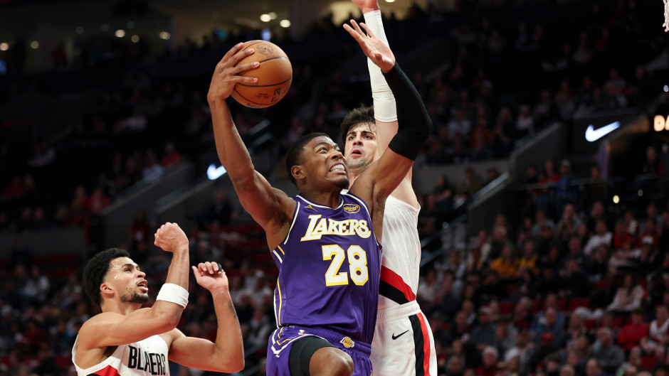 湖人主帅：八村塁因为右小腿酸痛，预计将缺席一周的比赛