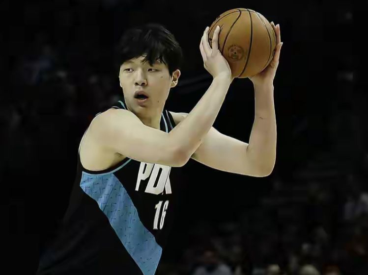 杨瀚森连续3场登场：4中1仅3+5 生涯三分21中3需提升稳定性