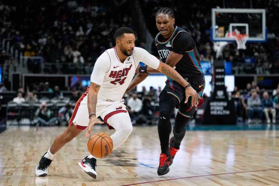 鲍威尔36+7三分热火险胜东部第一 坎宁安31+8+11杜伦伤退 鲍威尔36+7三分热火险胜东部第一 坎宁安31+8+11杜伦伤退