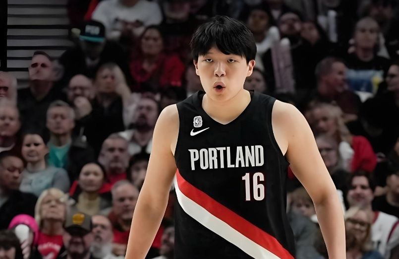 杨瀚森第5次0分:仅登场95秒1失误 后三节被弃用秒变啦啦队 杨瀚森第5次0分:仅登场95秒1失误 后三节被弃用秒变啦啦队