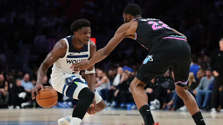 爱德华兹的生涯总得分累计达到9977分，距离个人生涯10000分里程碑仅差23分！