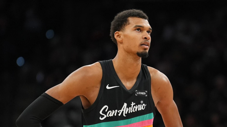 美记：文班亚马在明日对阵湖人的比赛出战成疑，如果没有不适症状预计会上场