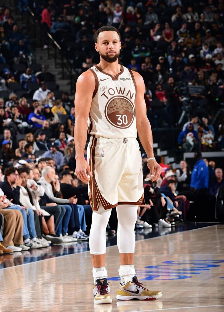 NBA常规赛-雄鹿vs勇士伤病名单（1月8日）追梦和小佩顿都脚踝扭伤上场待定