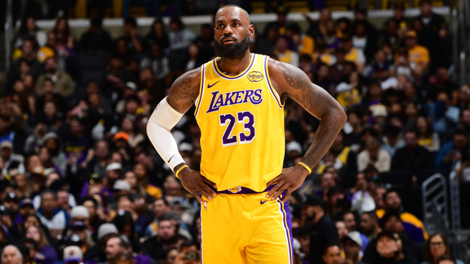 湖人主帅：关于詹姆斯以及其他球员在明日背靠背比赛中的出战安排，球队目前暂未确定具体方案