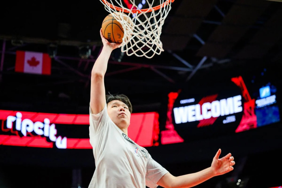 NBA常规赛火箭vs开拓者 杨瀚森首节比赛登场3分49秒得到3分2板