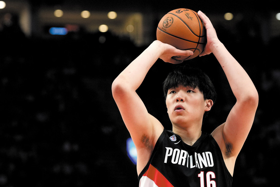 NBA常规赛开拓者vs火箭 杨瀚森上半场比赛出战9分43秒,得到3分3板1助个人正负值+3 NBA常规赛开拓者vs火箭 杨瀚森上半场比赛出战9分43秒,得到3分3板1助个人正负值+3