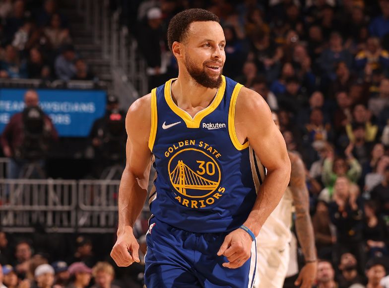 勇士三叉戟74分复仇：库里31+7+7连中关键球 送字母哥进空砍群