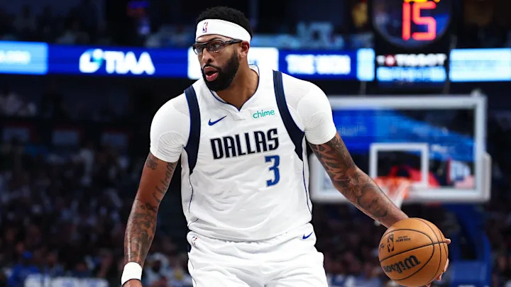 美记：独行侠正在积极兜售内线球星戴维斯