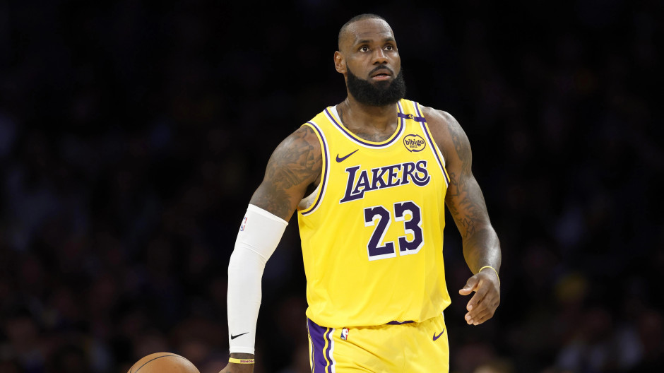 NBA常规赛湖人vs雄鹿 湖人伤病报告出炉!詹姆斯、八村塁出战成疑 NBA常规赛湖人vs雄鹿 湖人伤病报告出炉!詹姆斯、八村塁出战成疑