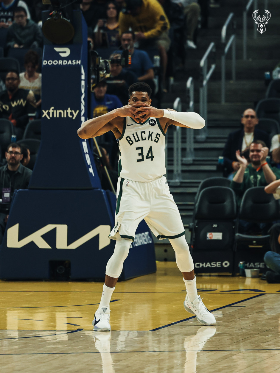 NBA高清直播在线直播：常规赛雄鹿vs湖人（1月10日）湖人急需调整避免连败