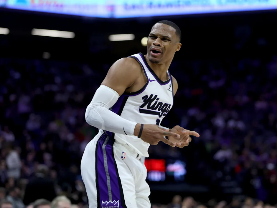 美记：国王总经理已明确表态会主动联络其他球队，洽谈潜在的交易方案