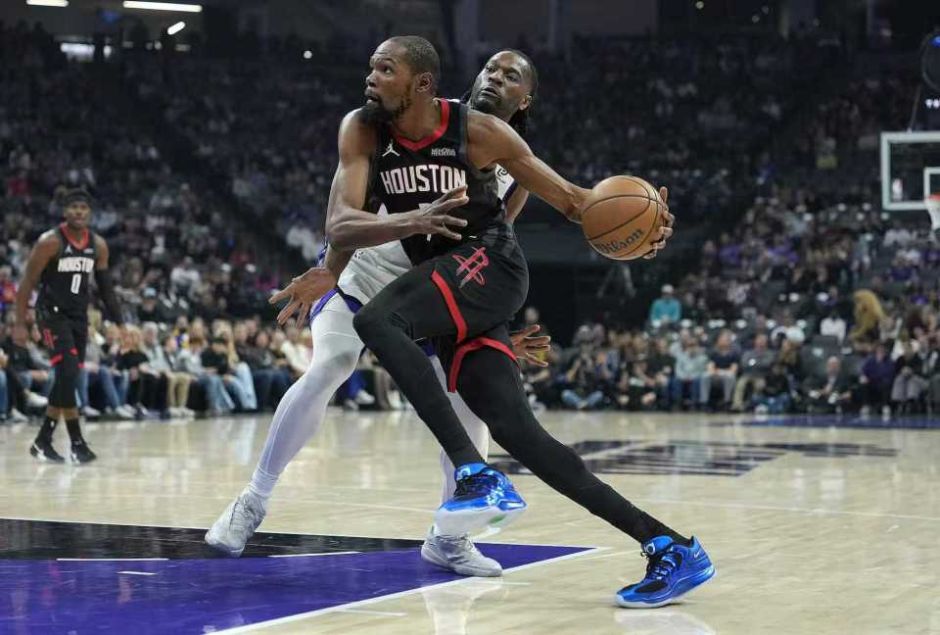 火箭跌附加赛区：末节崩盘吞3连败 杜兰特威少交锋 申京复出被隔扣