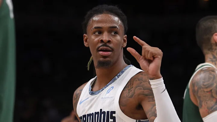 美记：若灰熊愿意接受一份包含德罗赞、德文·卡特以及选秀权的报价，国王或将改变对莫兰特的态度