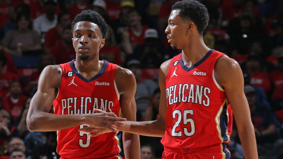 美记：鹈鹕为琼斯标出的要价是两个首轮签，墨菲需要三个首轮签，还需要有潜力的年轻球球员