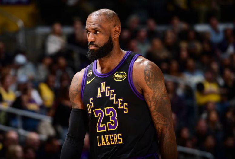 湖人大胜老鹰超火箭升第五 詹姆斯31+9+10东契奇27+12创纪录