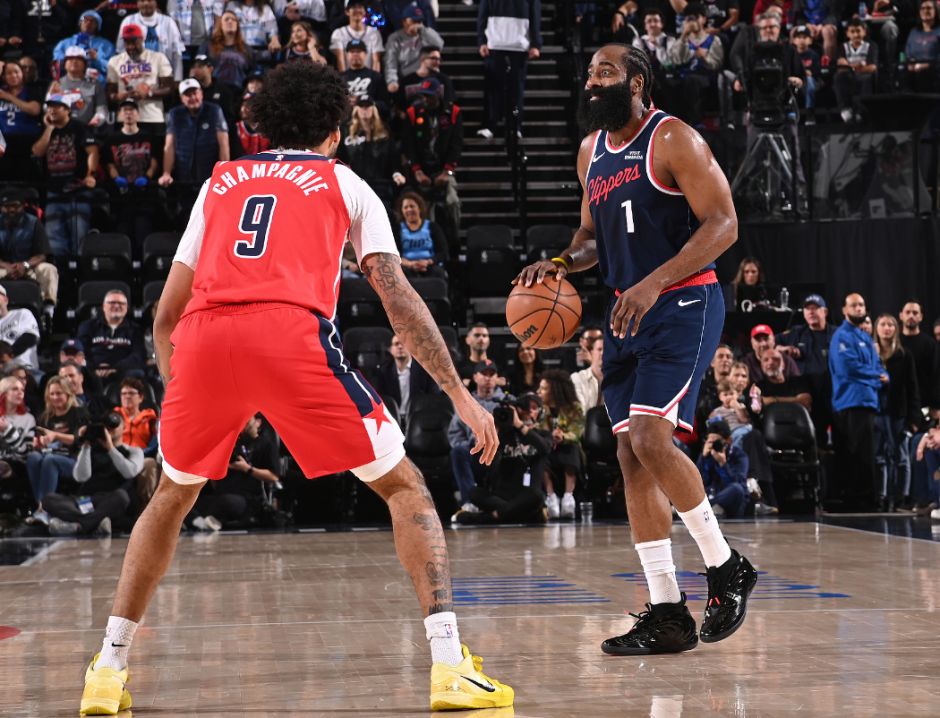 快船4连胜距灰熊仅剩0.5胜场！小卡33+7三分哈登22+8 卢帅笑了