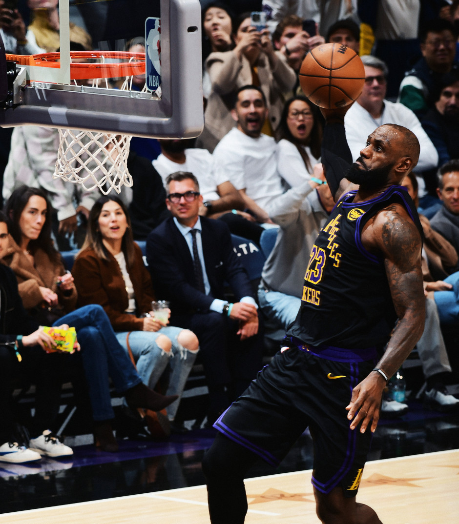 NBA常规赛-黄蜂vs湖人伤病名单（1月16日）海斯左腿筋酸痛能否上场待定