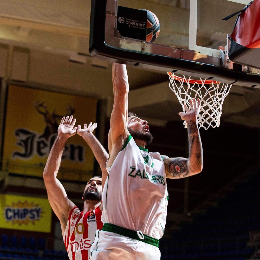 3rd away win in an row in @euroleague ! Perfect team effort ! Back in Kaunas tomorrow for the 1st game of Euroleague in @zalgirioarena on Thursday ?