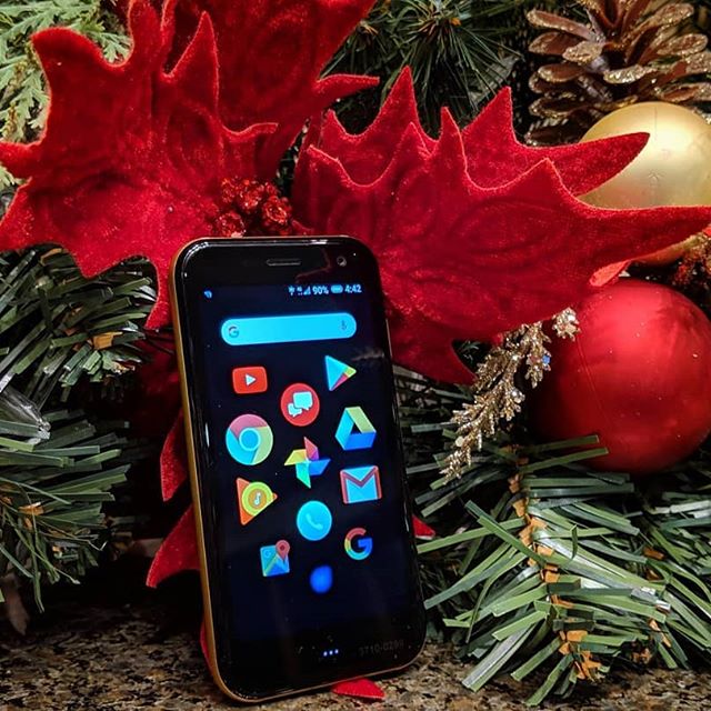 Check out this new gadget I just picked up @Verizon for Christmas! On the Palm you can still get calls, texts and even apps! Smaller size smart phone with the same access! #VerizonHoliday #ad