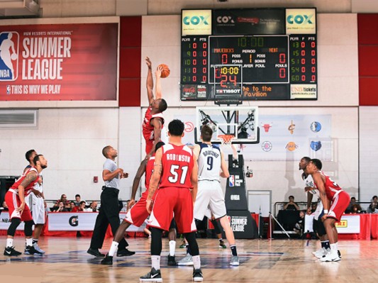 【NBA精彩视频集锦 热火vs小牛】丁彦雨航凌波微步切入篮下反身上篮得手