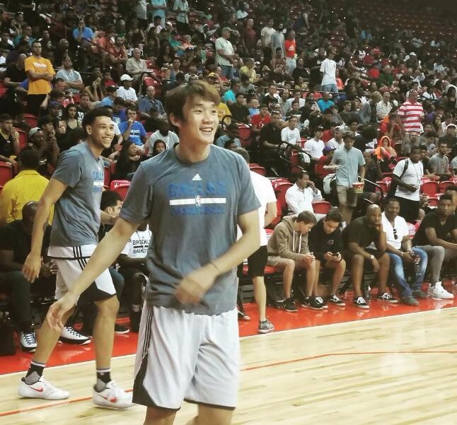 【NBA精彩视频集锦 国王vs小牛】小牛官方晒小丁照片,7+3+1+2填满数据栏