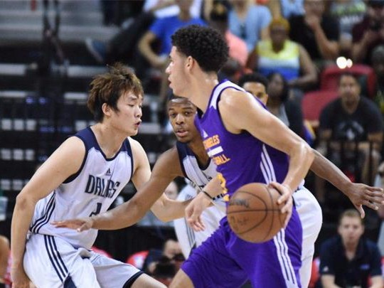 【NBA精彩視頻集錦 湖人vs小牛】小丁怒摘一籃板險(xiǎn)打成2+1