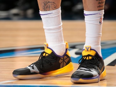 NBA每日上腳戰(zhàn)靴：哈登32+14再創(chuàng)1紀(jì)錄，庫(kù)茲馬配色亮眼