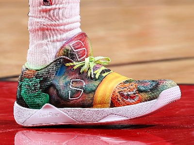 NBA每日上腳戰(zhàn)靴：威少砍三雙無奈吞慘敗，丁威迪卡通配色炫酷
