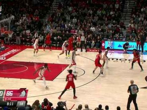 [杨瀚森抛投]打破得分荒?杨瀚森油漆区接球迎着海王小抛投打进！