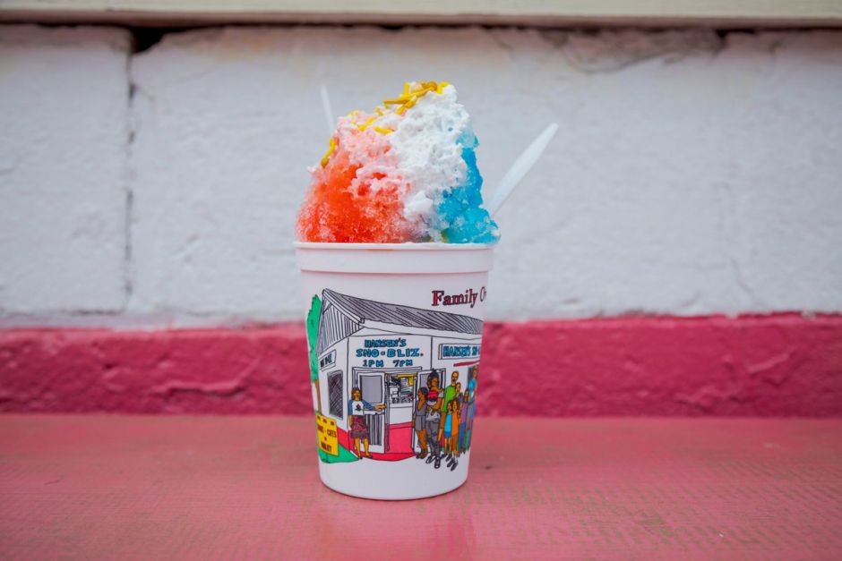 Celebrate the start of summer with this ice-cold treat from New Orleans' favorite Hansen’s! The Pelicans Bliz is made with strawberry, coconut milk, and blueberry with gold sprinkles topper ⚜️ snobliz