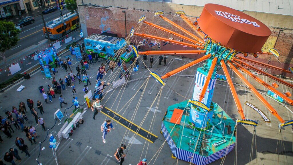 What's swingin today in #LA? Free Pint Slices at the corner of Hollywood and Vine till 8 and rock out with DJ Mona Lisa from @amoebamusic starting at 4!