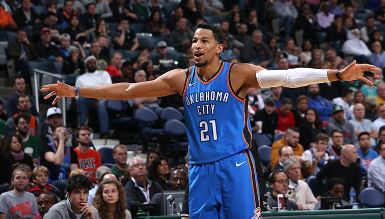 亚当斯谈罗伯森防守作用:他让其他人的工作变得简单